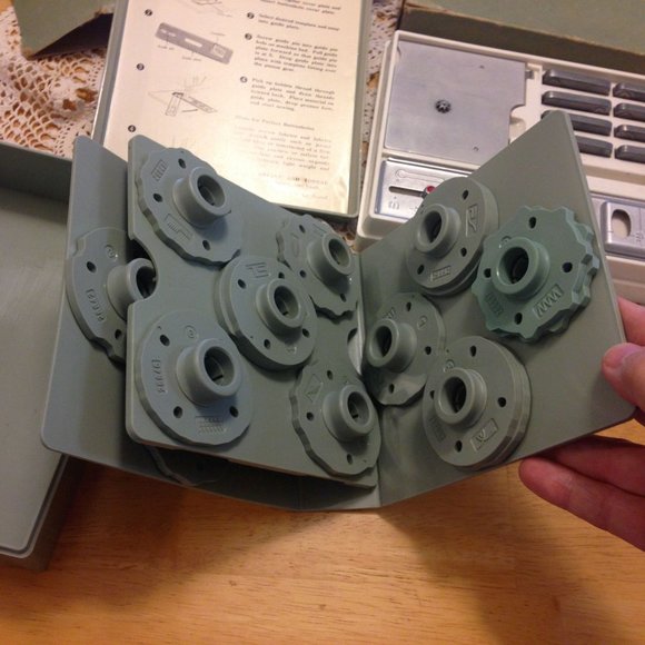 Vintage Buttonholer, Kenmore Model 17501 Sewing Machine plus accessory box - Picture 6 of 16